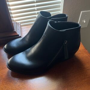 Arizona ankle boots size 9 new with tag